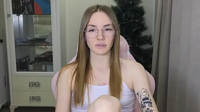 Snapshot of littlevildevil chatting on 6, 1, 2025 littlevildevil online show from 6, 1, 2025