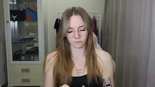 Snapshot of littlevildevil chatting on 15, 1, 2025 littlevildevil online show from 15, 1, 2025