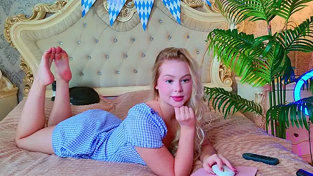 Snapshot of baby_lianaa chatting on 23, 9, 2025 baby lianaa online show from 23, 9, 2025