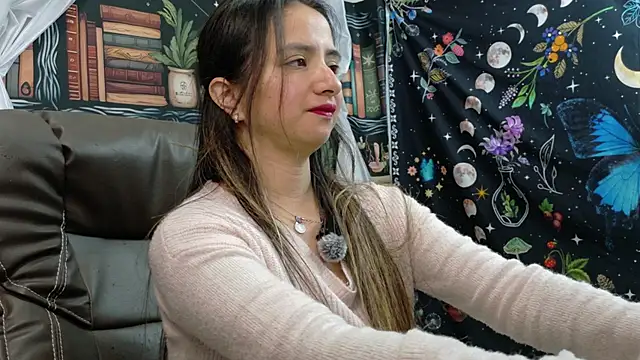 Snapshot of julietta___jackson chatting on 1, 5, 2026 julietta jackson online show from 1, 5, 2026