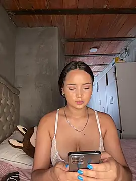 Snapshot of MollySanders___ chatting on 12, 2, 2026 MollySanders online show from 12, 2, 2026