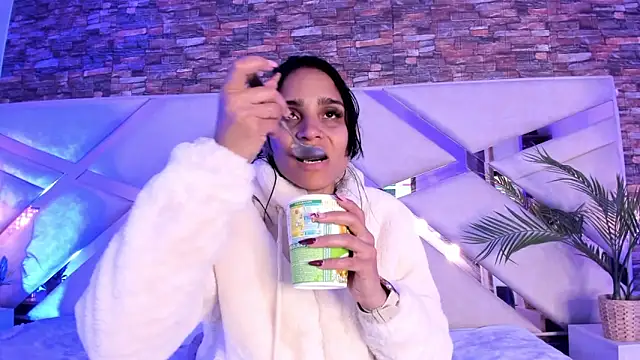 sophie pariss online show from 23, 12, 2025