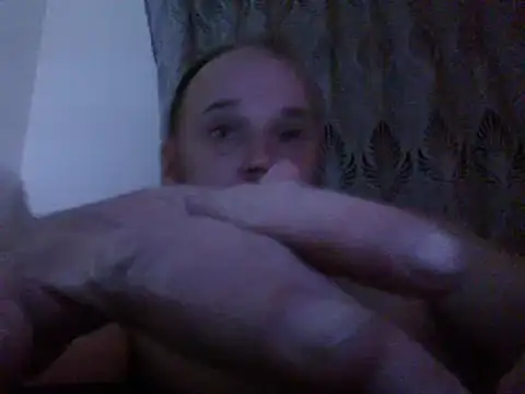 Snapshot of FROL83 chatting on 5, 4, 2026 FROL83 online show from 5, 4, 2026