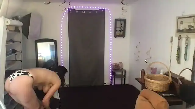 Snapshot of BonfireBonnie chatting on 7, 1, 2025 BonfireBonnie online show from 7, 1, 2025