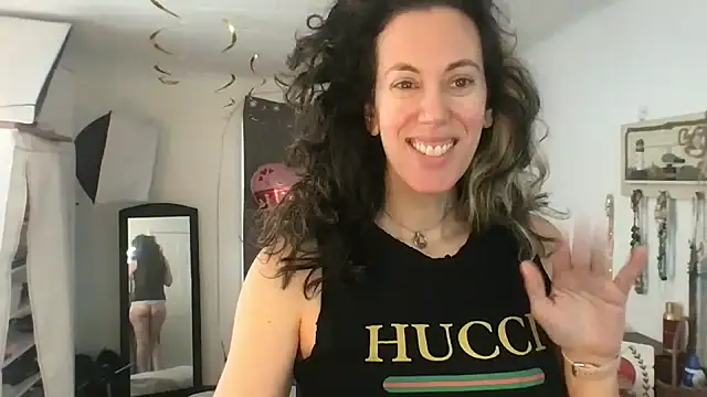 Snapshot of BonfireBonnie chatting on 4, 2, 2025 BonfireBonnie online show from 4, 2, 2025