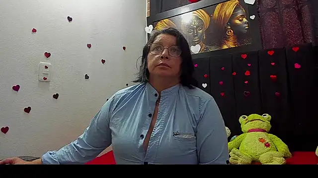 Snapshot of Evaaross_2345 chatting on 7, 6, 2026 Evaaross 2345 online show from 7, 6, 2026
