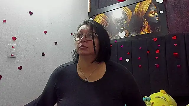 Snapshot of Evaaross_2345 chatting on 12, 6, 2026 Evaaross 2345 online show from 12, 6, 2026