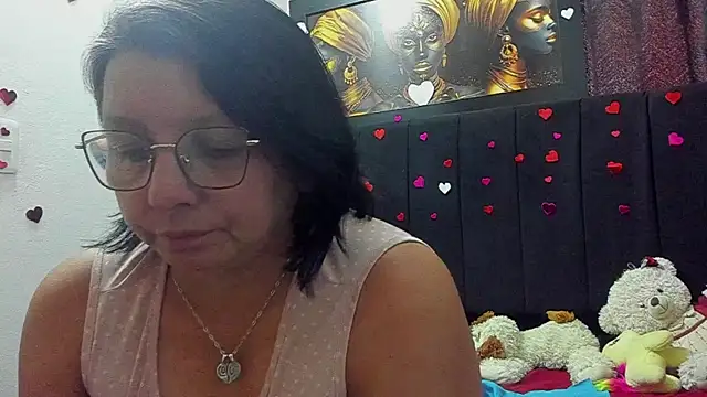 Snapshot of Evaaross_2345 chatting on 8, 7, 2026 Evaaross 2345 online show from 8, 7, 2026