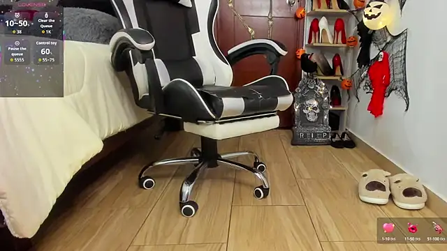 SophieBaker   online show from 13, 10, 2025