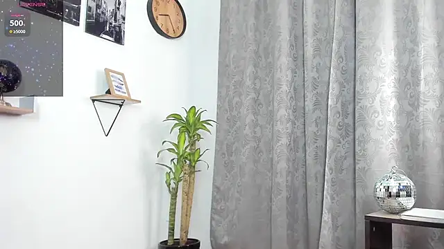 SophieBaker   online show from 5, 11, 2025