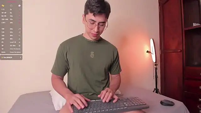 Snapshot of Alexx_oconnor chatting on 8, 1, 2025 Alexx oconnor online show from 8, 1, 2025