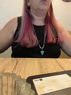 Snapshot of Popinasq chatting on 25, 10, 2025 Popinasq online show from 25, 10, 2025