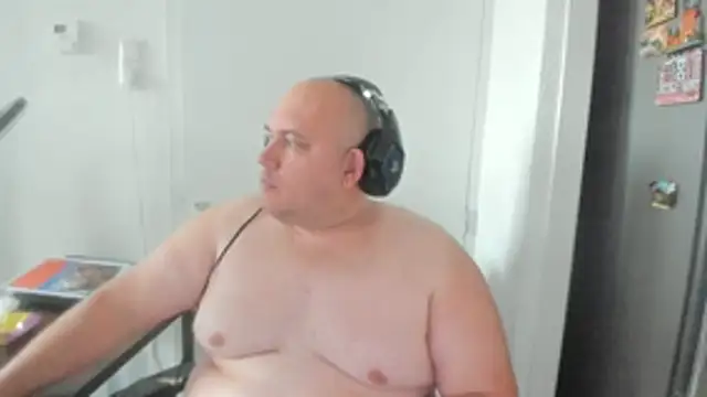 Snapshot of BigromeoXX chatting on 31, 10, 2025 BigromeoXX online show from 31, 10, 2025