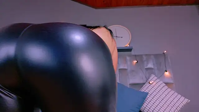 DulceAurora   online show from 18, 10, 2025