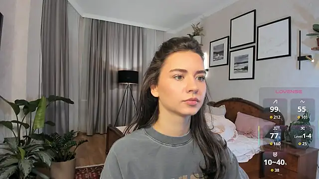 NicoleLuv online show from 4, 12, 2025