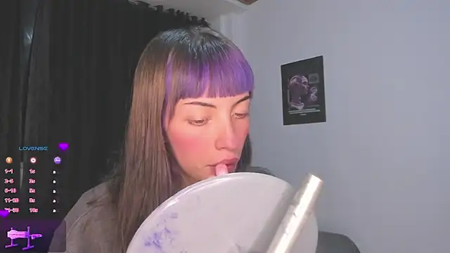 Snapshot of MiaGoth_ chatting on 8, 10, 2025 MiaGoth online show from 8, 10, 2025