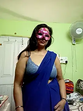 Snapshot of DesiMuffin chatting on 4, 3, 2025 DesiMuffin online show from 4, 3, 2025