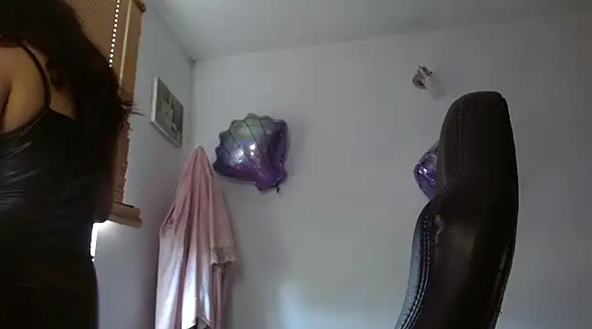 angelasmith15 online show from 5, 1, 2025