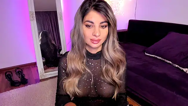 Snapshot of Queenofyouredreams chatting on 17, 5, 2026 Queenofyouredreams online show from 17, 5, 2026