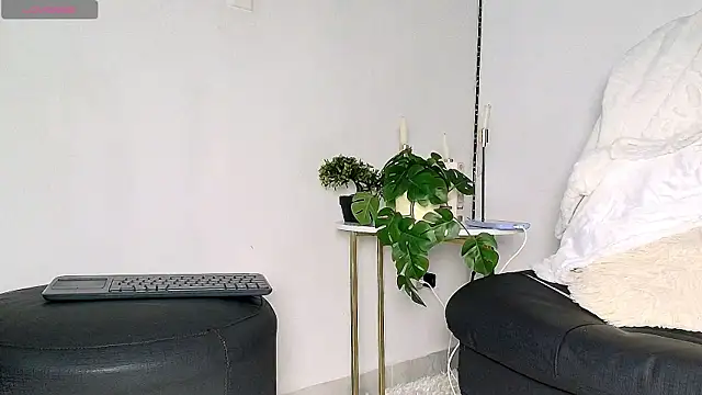Snapshot of Alba_Olimpo chatting on 25, 4, 2026 Alba Olimpo online show from 25, 4, 2026