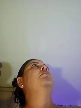 zandra milf  online show from 22, 4, 2026