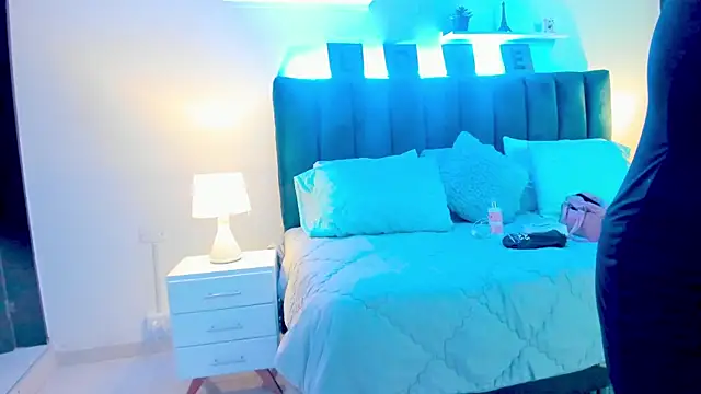 Mia brunette26 online show from 8, 1, 2025