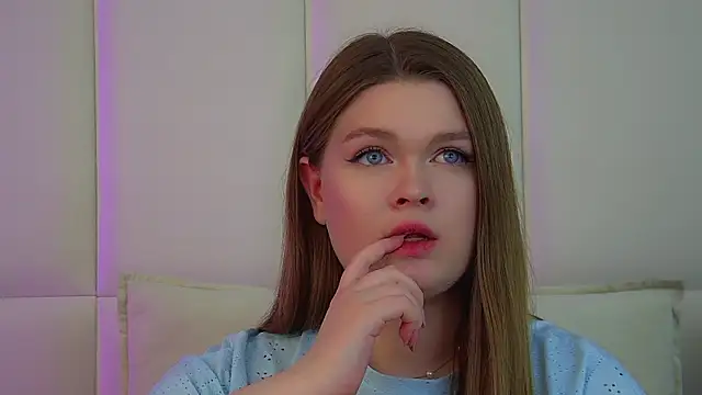 CrystalLyons online show from 25, 3, 2026