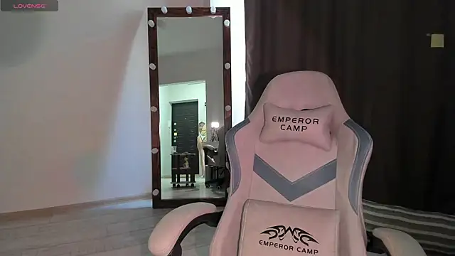 Lana Younes online show from 2, 10, 2025