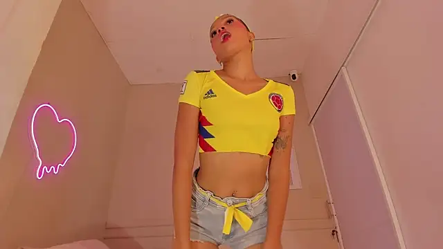 dani skinny  online show from 10, 11, 2025
