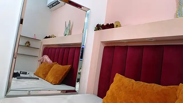 JESSYCORTES online show from 6, 3, 2025