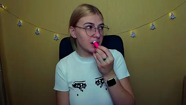 Luna Lush  online show from 7, 12, 2024