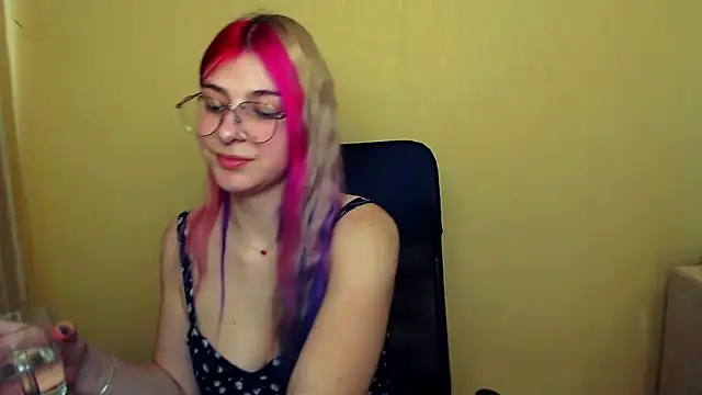 Luna Lush  online show from 26, 2, 2025