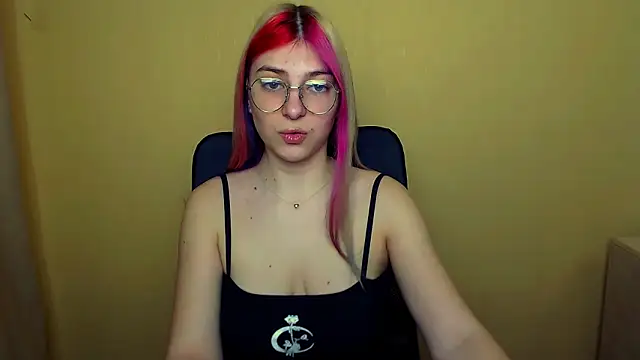 Luna Lush  online show from 5, 3, 2025