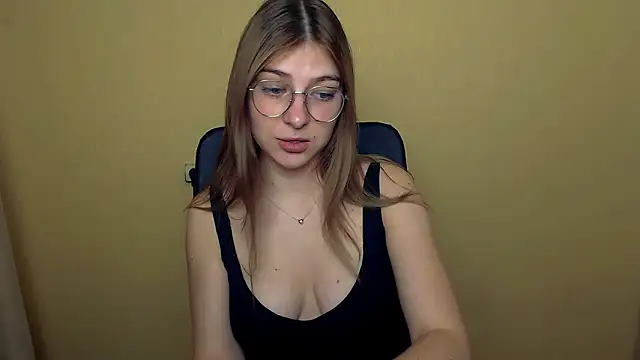 Luna Lush  online show from 5, 11, 2025