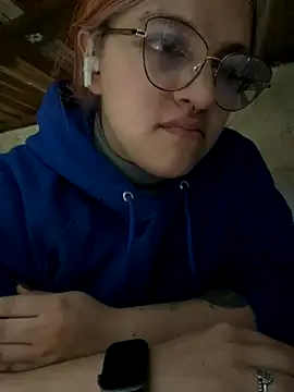 SophiaWeestt99 online show from 17, 11, 2025