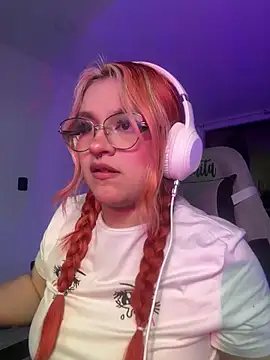 Snapshot of SophiaWeestt99 chatting on 7, 6, 2026 SophiaWeestt99 online show from 7, 6, 2026