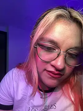 Snapshot of SophiaWeestt99 chatting on 22, 6, 2026 SophiaWeestt99 online show from 22, 6, 2026