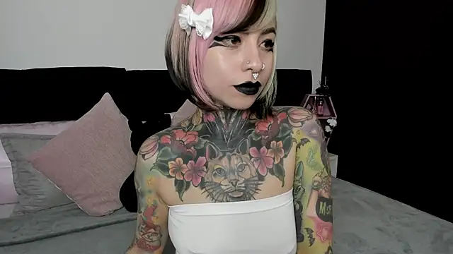 NikkiRamone online show from 28, 1, 2025