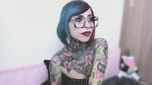 NikkiRamone online show from 24, 9, 2025