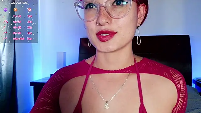 Snapshot of luccycollins_ chatting on 4, 6, 2026 luccycollins online show from 4, 6, 2026