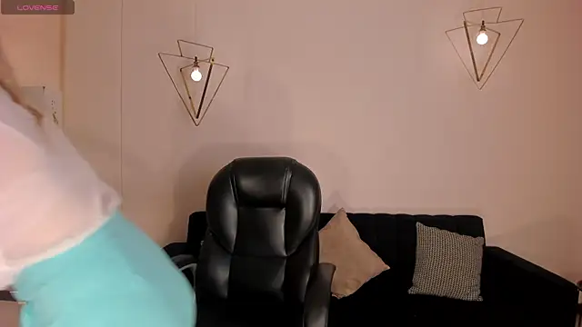 RebeccaHudson online show from 12, 2, 2026