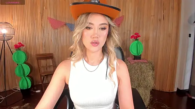 Snapshot of RebeccaHudson chatting on 3, 7, 2026 RebeccaHudson online show from 3, 7, 2026