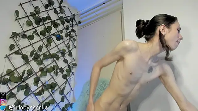 Snapshot of vodkadelulo chatting on 13, 9, 2025 vodkadelulo online show from 13, 9, 2025