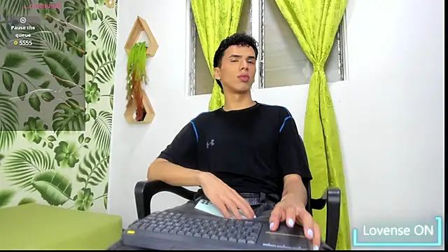 Snapshot of SEANTROYY chatting on 12, 2, 2025 SEANTROYY online show from 12, 2, 2025