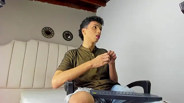 Snapshot of SEANTROYY chatting on 21, 3, 2025 SEANTROYY online show from 21, 3, 2025