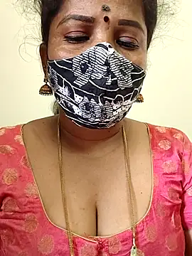 Snapshot of gaurika18 chatting on 13, 5, 2026 gaurika18 online show from 13, 5, 2026