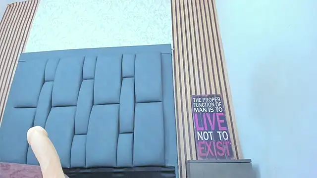 candela collinss online show from 17, 3, 2025