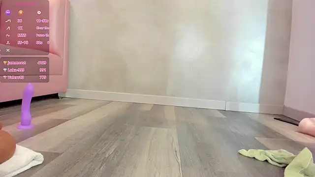 Torimonroe  online show from 3, 1, 2025