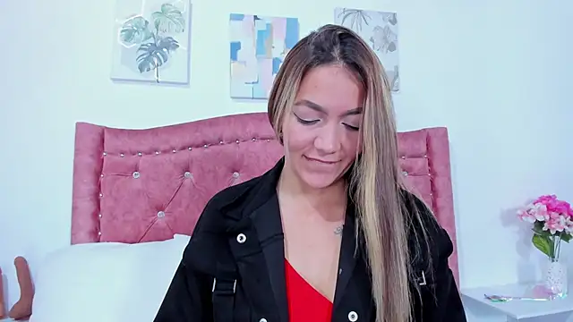 Mia Malkovaa  online show from 31, 12, 2024