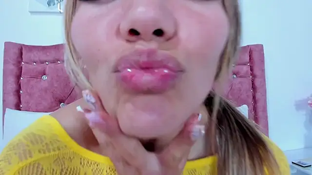 Mia Malkovaa  online show from 11, 1, 2025
